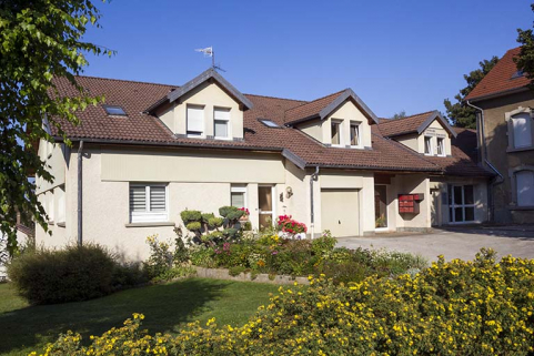 Ateliers de fabrication (immeuble à gauche et perception à droite) : façade antérieure. © Région Bourgogne-Franche-Comté, Inventaire du patrimoine