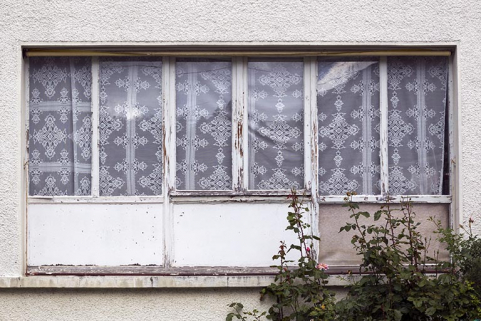 Façade antérieure : fenêtre d'atelier au rez-de-chaussée. © Région Bourgogne-Franche-Comté, Inventaire du patrimoine