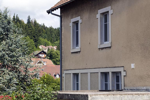 Façade latérale gauche : fenêtres multiples. © Région Bourgogne-Franche-Comté, Inventaire du patrimoine Façade latérale gauche : fenêtres multiples. © Région Bourgogne-Franche-Comté, Inventaire du patrimoine
