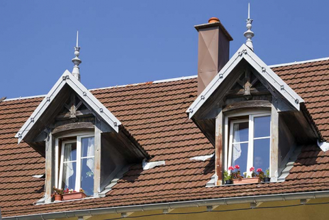 Logement patronal, façade latérale gauche : lucarnes. © Région Bourgogne-Franche-Comté, Inventaire du patrimoine Logement patronal, façade latérale gauche : lucarnes. © Région Bourgogne-Franche-Comté, Inventaire du patrimoine