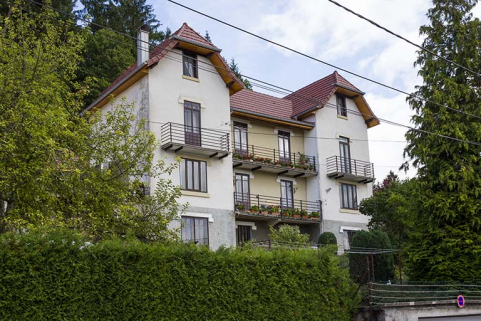 Immeuble n° 6 : façade côté vallée (ouest), de trois quarts gauche. © Région Bourgogne-Franche-Comté, Inventaire du patrimoine