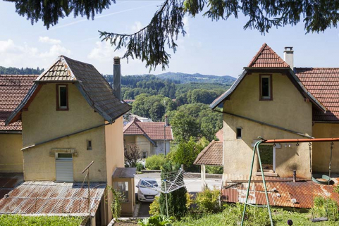 Immeubles aux n° 1 (à droite) et 3 (à gauche) : mur pignon des corps d'extrémité côté mont (est). © Région Bourgogne-Franche-Comté, Inventaire du patrimoine