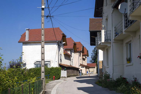 Immeubles n° 4 et 6 rue Montjoie : vue en enfilade côté rue, depuis le sud-ouest. © Région Bourgogne-Franche-Comté, Inventaire du patrimoine