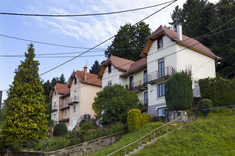 Immeubles n° 4 et 6 : façades côté vallée (ouest), de trois quarts droite. © Région Bourgogne-Franche-Comté, Inventaire du patrimoine