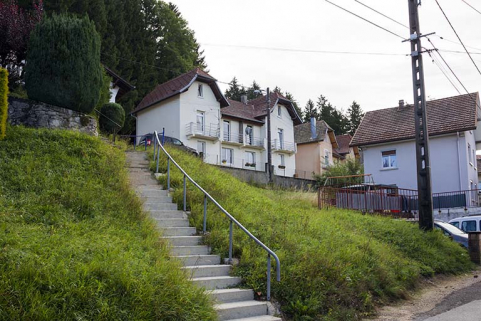 Immeuble au n° 1 : façade côté vallée (ouest), de trois quarts gauche. © Région Bourgogne-Franche-Comté, Inventaire du patrimoine