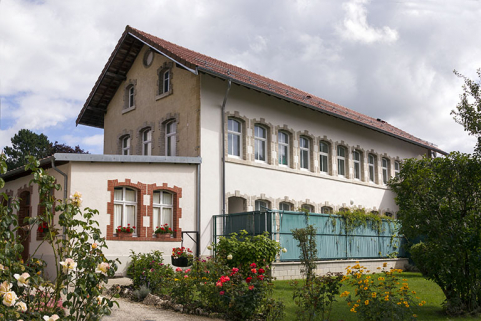 Atelier d'origine : façade occidentale, de trois quarts gauche. © Région Bourgogne-Franche-Comté, Inventaire du patrimoine Atelier d'origine : façade occidentale, de trois quarts gauche. © Région Bourgogne-Franche-Comté, Inventaire du patrimoine