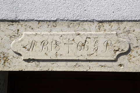 Façade latérale droite : linteau daté 1866. © Région Bourgogne-Franche-Comté, Inventaire du patrimoine