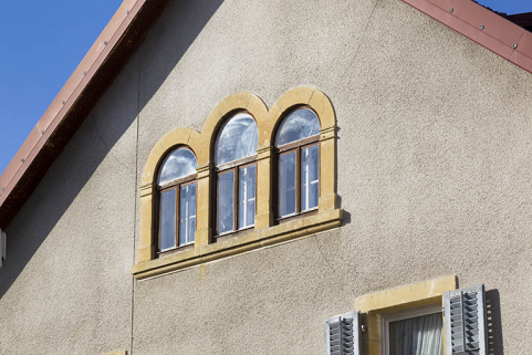 Pignon oriental : fenêtres en plein cintre. © Région Bourgogne-Franche-Comté, Inventaire du patrimoine