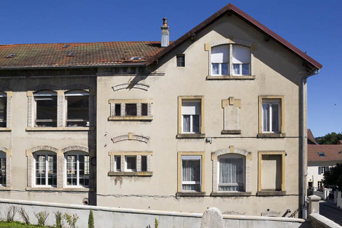 Aile ouest : façade occidentale du corps donnant sur la rue. © Région Bourgogne-Franche-Comté, Inventaire du patrimoine