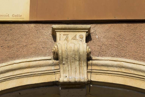 Date 1749 sur la clé de la porte principale (façade antérieure). © Région Bourgogne-Franche-Comté, Inventaire du patrimoine