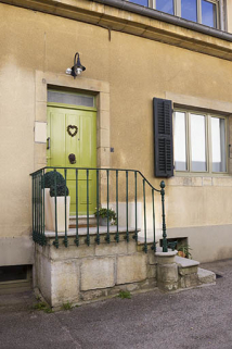 Maison : escalier extérieur sur la façade latérale gauche. © Région Bourgogne-Franche-Comté, Inventaire du patrimoine Maison : escalier extérieur sur la façade latérale gauche. © Région Bourgogne-Franche-Comté, Inventaire du patrimoine