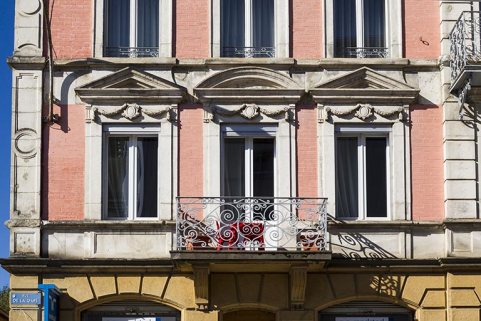 Façade antérieure : baies du premier étage (partie gauche). © Région Bourgogne-Franche-Comté, Inventaire du patrimoine Façade antérieure : baies du premier étage (partie gauche). © Région Bourgogne-Franche-Comté, Inventaire du patrimoine