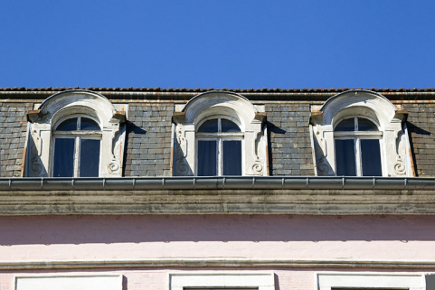 Façade antérieure : lucarnes. © Région Bourgogne-Franche-Comté, Inventaire du patrimoine Façade antérieure : lucarnes. © Région Bourgogne-Franche-Comté, Inventaire du patrimoine