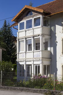 Corps de bâtiment en fond de cour : oriel montant de fond sur la façade sud. © Région Bourgogne-Franche-Comté, Inventaire du patrimoine
