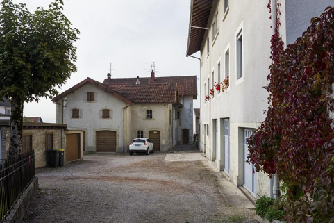 Corps de bâtiment en fond de cour, depuis le nord. © Région Bourgogne-Franche-Comté, Inventaire du patrimoine