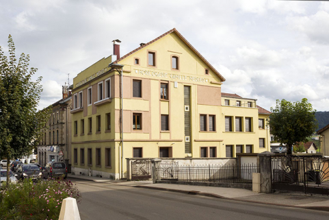 Vue d'ensemble, depuis l'ouest (immeuble et extension). © Région Bourgogne-Franche-Comté, Inventaire du patrimoine Vue d'ensemble, depuis l'ouest (immeuble et extension). © Région Bourgogne-Franche-Comté, Inventaire du patrimoine