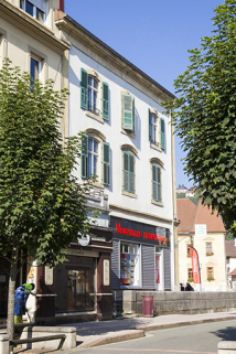 Façade latérale gauche, de trois quarts gauche. © Région Bourgogne-Franche-Comté, Inventaire du patrimoine Façade latérale gauche, de trois quarts gauche. © Région Bourgogne-Franche-Comté, Inventaire du patrimoine