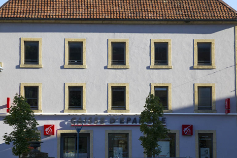 Façade antérieure : fenêtres des deux étages carrés. © Région Bourgogne-Franche-Comté, Inventaire du patrimoine
