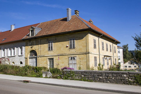 Corps sud : vue d'ensemble, depuis le sud-ouest. © Région Bourgogne-Franche-Comté, Inventaire du patrimoine Corps sud : vue d'ensemble, depuis le sud-ouest. © Région Bourgogne-Franche-Comté, Inventaire du patrimoine