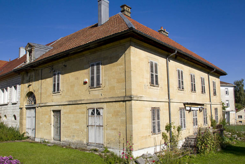 Corps sud : façades antérieure et latérale droite. © Région Bourgogne-Franche-Comté, Inventaire du patrimoine Corps sud : façades antérieure et latérale droite. © Région Bourgogne-Franche-Comté, Inventaire du patrimoine