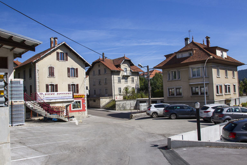 Maison (façade latérale gauche) et rue de la Louhière. © Région Bourgogne-Franche-Comté, Inventaire du patrimoine