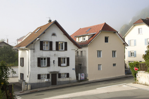 Vue d'ensemble, depuis le nord-est (la maison de gauche est au n° 33 de la rue Neuve). © Région Bourgogne-Franche-Comté, Inventaire du patrimoine