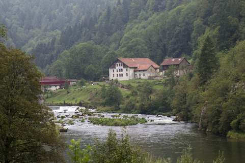 Vue d'ensemble du site depuis l'aval. © Région Bourgogne-Franche-Comté, Inventaire du patrimoine