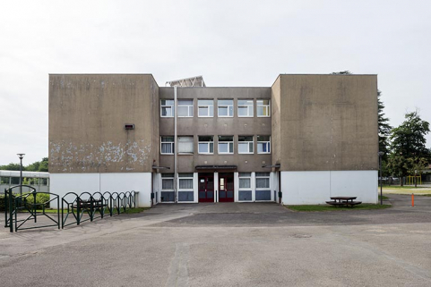 Entrée du bâtiment d'internat et restauration. © Région Bourgogne-Franche-Comté, Inventaire du patrimoine