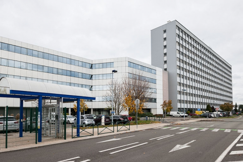 Entrée ouest. Bâtiments administratifs et Centre de recherche (Building Ouest). © Région Bourgogne-Franche-Comté, Inventaire du patrimoine Entrée ouest. Bâtiments administratifs et Centre de recherche (Building Ouest). © Région Bourgogne-Franche-Comté, Inventaire du patrimoine