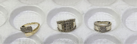 Atelier de finition et réparation : alliances avec diamants sertis. © Région Bourgogne-Franche-Comté, Inventaire du patrimoine