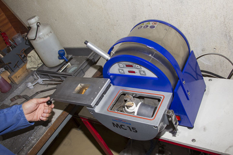 Fonte à la cire perdue : fermeture du four. © Région Bourgogne-Franche-Comté, Inventaire du patrimoine