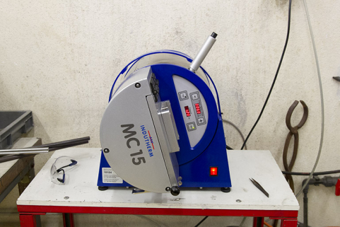 Fonte à la cire perdue : le four avec creuset en position verticale. © Région Bourgogne-Franche-Comté, Inventaire du patrimoine