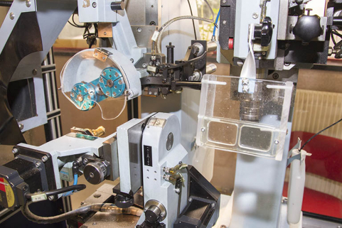 Usinage : machine à facetter (vue rapprochée). © Région Bourgogne-Franche-Comté, Inventaire du patrimoine