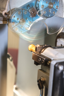 Usinage : fraises (en mouvement) du module de gauche de la machine. © Région Bourgogne-Franche-Comté, Inventaire du patrimoine