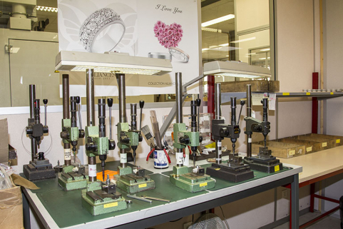 Atelier de poinçonnage : machines à poinçonner. © Région Bourgogne-Franche-Comté, Inventaire du patrimoine