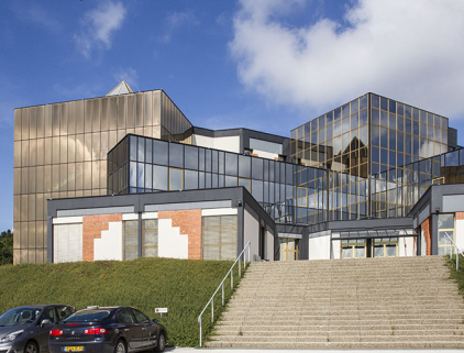 Vue rapprochée, depuis le sud-est, avec un escalier. © Région Bourgogne-Franche-Comté, Inventaire du patrimoine