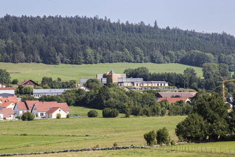 Vue d'ensemble éloignée, depuis le sud-ouest. © Région Bourgogne-Franche-Comté, Inventaire du patrimoine