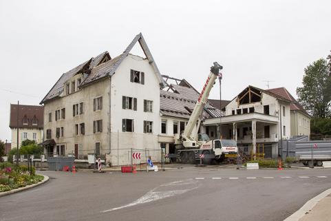 Démontage des toitures, 30 août 2012 : vue d'ensemble depuis le nord-est. © Région Bourgogne-Franche-Comté, Inventaire du patrimoine Démontage des toitures, 30 août 2012 : vue d'ensemble depuis le nord-est. © Région Bourgogne-Franche-Comté, Inventaire du patrimoine