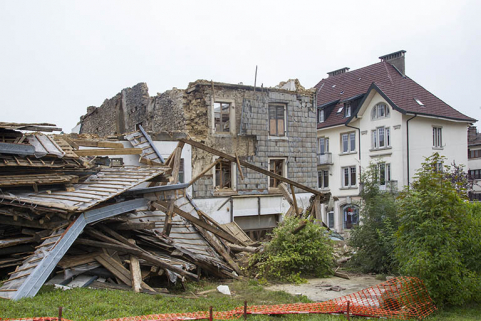 Destruction des bâtiments, 5 septembre 2012 : façade latérale gauche (sud) de l'hôtel. © Région Bourgogne-Franche-Comté, Inventaire du patrimoine Destruction des bâtiments, 5 septembre 2012 : façade latérale gauche (sud) de l'hôtel. © Région Bourgogne-Franche-Comté, Inventaire du patrimoine
