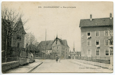 230. Charquemont - Rue principale [la Grande Rue vers le "Château" et le Lion d'Or], 1er quart 20e siècle (avant 1919). © Région Bourgogne-Franche-Comté, Inventaire du patrimoine
