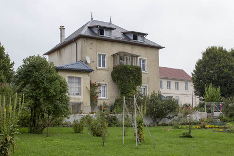 Façade postérieure, de trois quarts gauche. © Région Bourgogne-Franche-Comté, Inventaire du patrimoine
