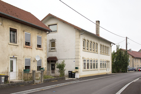Façade antérieure, de trois quarts gauche. © Région Bourgogne-Franche-Comté, Inventaire du patrimoine Façade antérieure, de trois quarts gauche. © Région Bourgogne-Franche-Comté, Inventaire du patrimoine