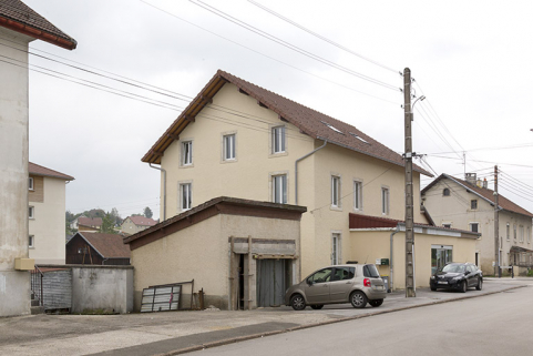Vue d'ensemble, depuis le nord-est (façades antérieure et latérale droite). © Région Bourgogne-Franche-Comté, Inventaire du patrimoine