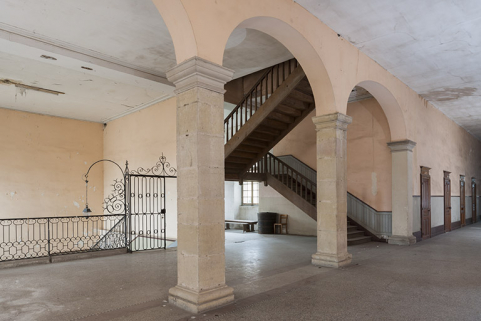 Intérieur : l'arrivée de l'escalier ouest au premier étage. © Région Bourgogne-Franche-Comté, Inventaire du patrimoine