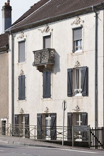 Façade antérieure sur la rue du Général Détrie : vue rapprochée. © Région Bourgogne-Franche-Comté, Inventaire du patrimoine