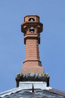 Détail : épi de faîtage. © Région Bourgogne-Franche-Comté, Inventaire du patrimoine Détail : épi de faîtage. © Région Bourgogne-Franche-Comté, Inventaire du patrimoine