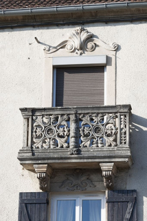 Façade antérieure : le balcon en pierre, vu de face. © Région Bourgogne-Franche-Comté, Inventaire du patrimoine