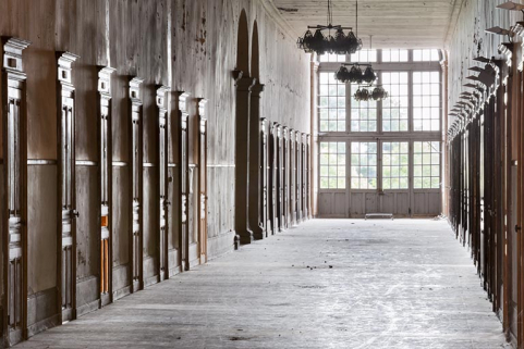 Intérieur : le couloir en direction de la grande verrière à l'est. © Région Bourgogne-Franche-Comté, Inventaire du patrimoine