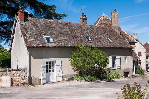 Maison située place de l'Eglise © Région Bourgogne-Franche-Comté, Inventaire du patrimoine
