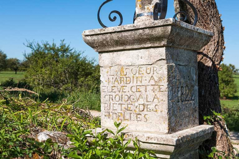 Détail du socle © Région Bourgogne-Franche-Comté, Inventaire du patrimoine Détail du socle © Région Bourgogne-Franche-Comté, Inventaire du patrimoine